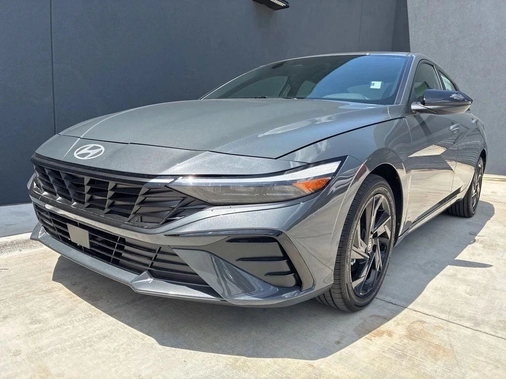 2026 Hyundai Elantra 2.0 SEL Sport Premium's photo