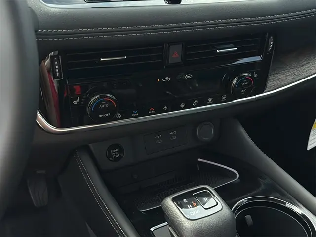 2026 Nissan Rogue Platinum photo 17