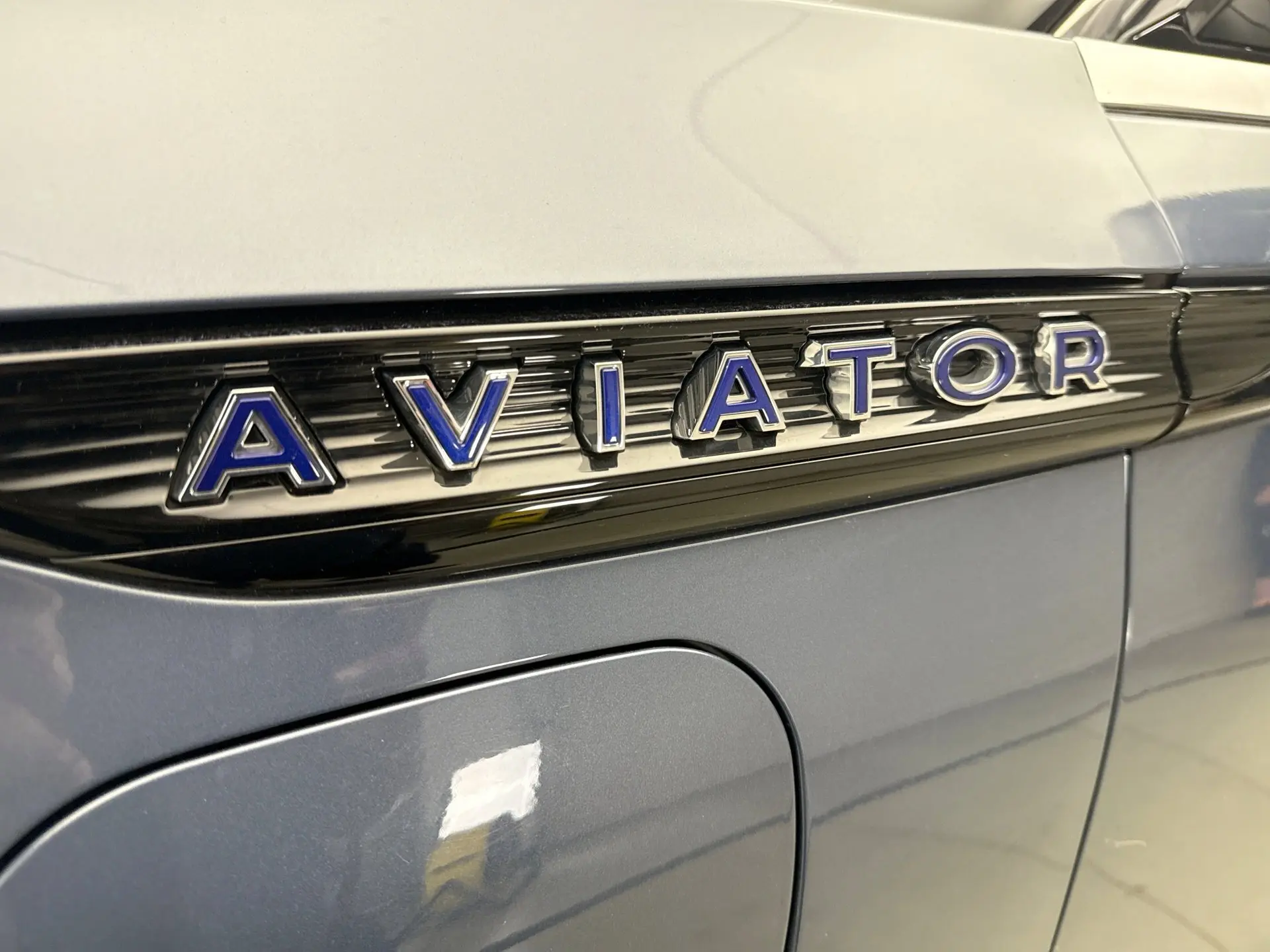 2021 Lincoln Aviator Grand Touring photo 3