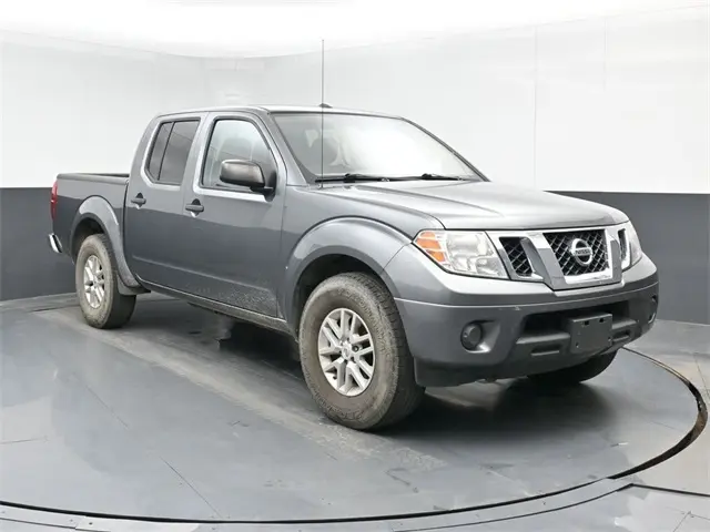 2016 Nissan Frontier SV photo 2