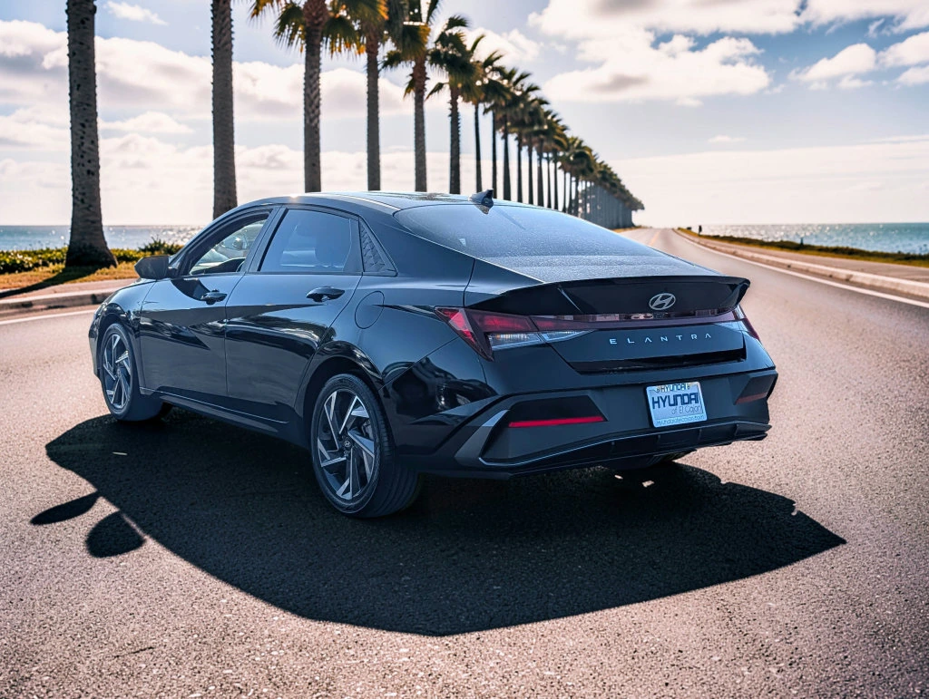 2025 Hyundai Elantra SEL - Photo 7