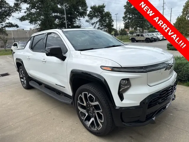 2024 Chevrolet Silverado EV RST photo 3