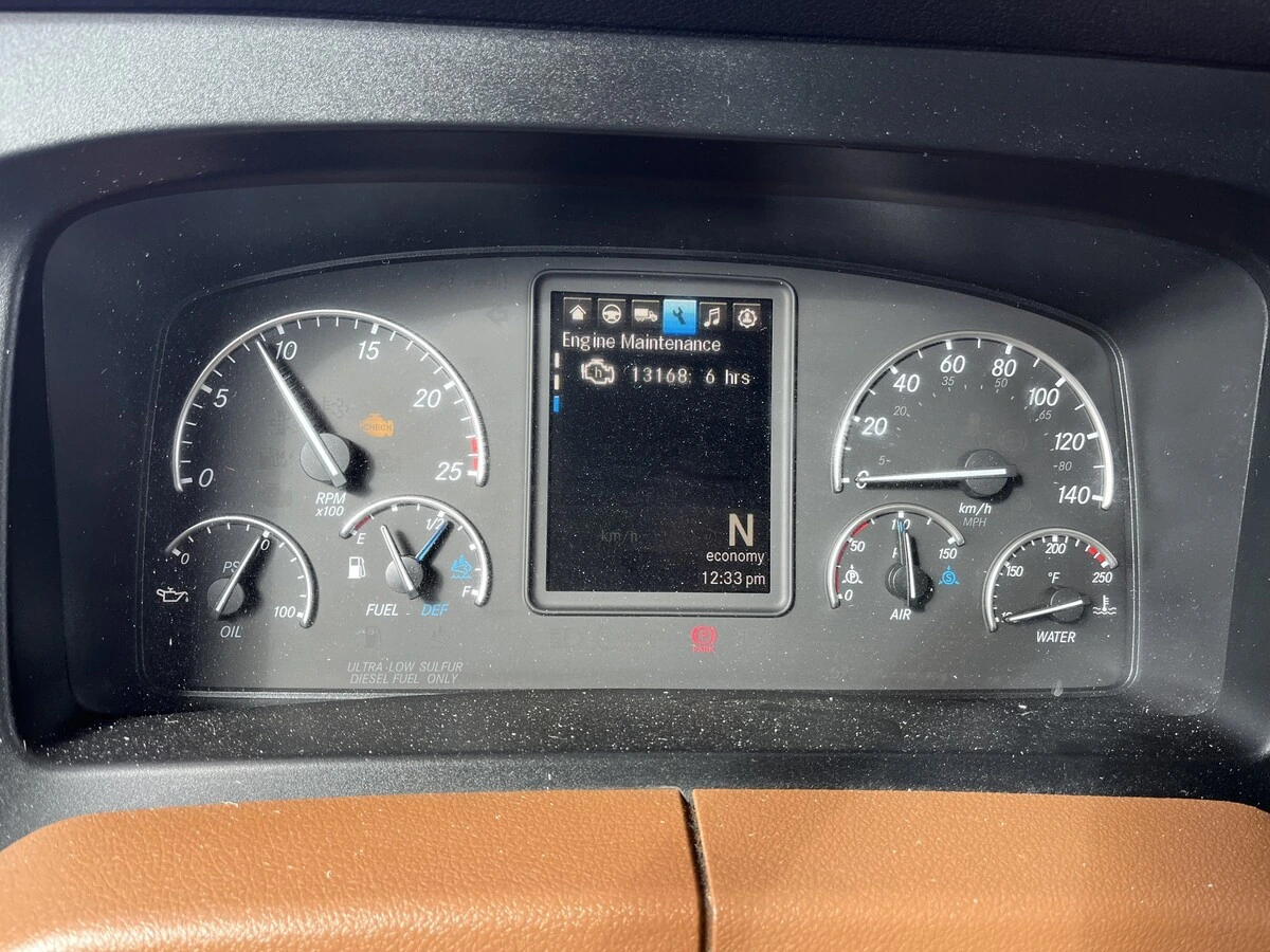 2022 Freightliner Cascadia - image 24