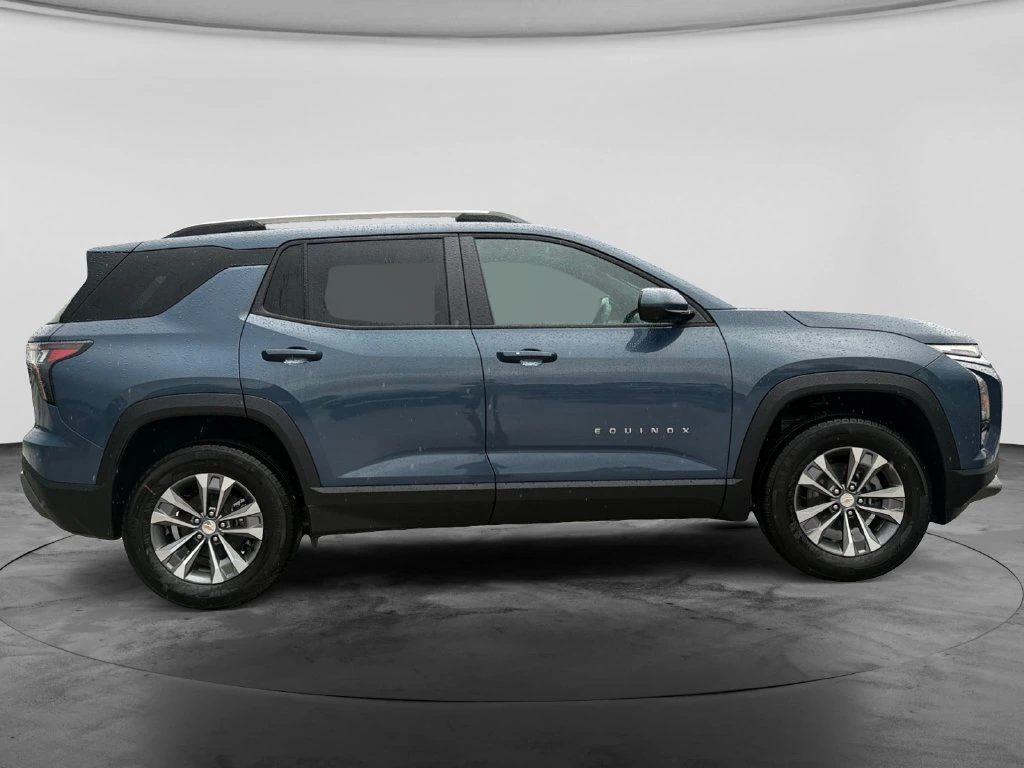 2027 Chevrolet Equinox LT - Photo 11