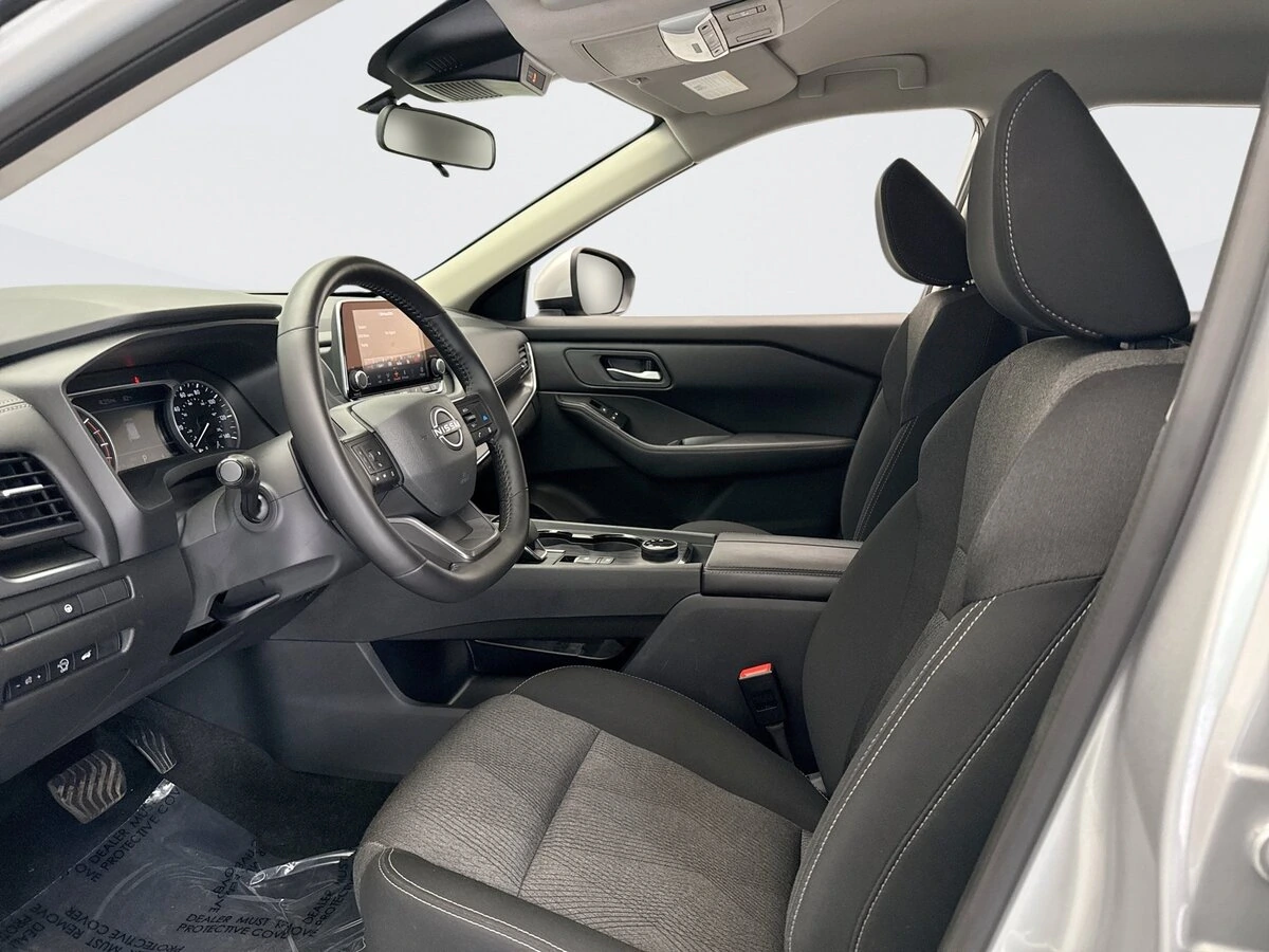 2025 Nissan Rogue SV - Photo 10