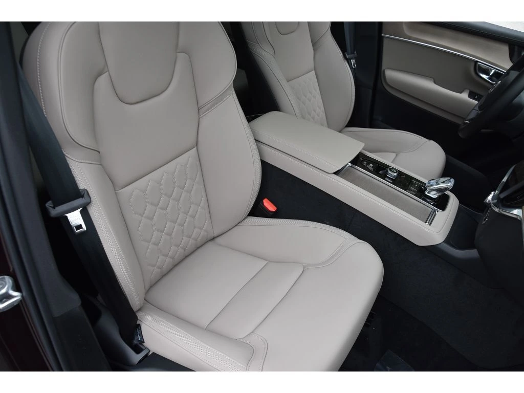 2026 Volvo - image 31