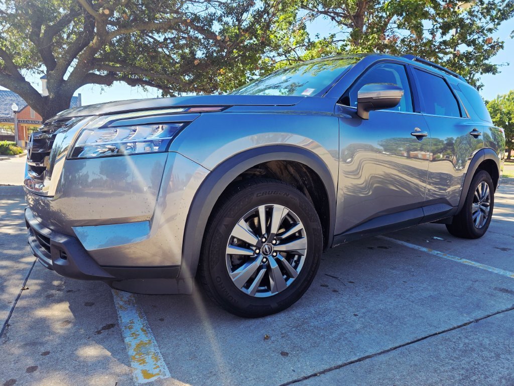 2022 Nissan Pathfinder SV