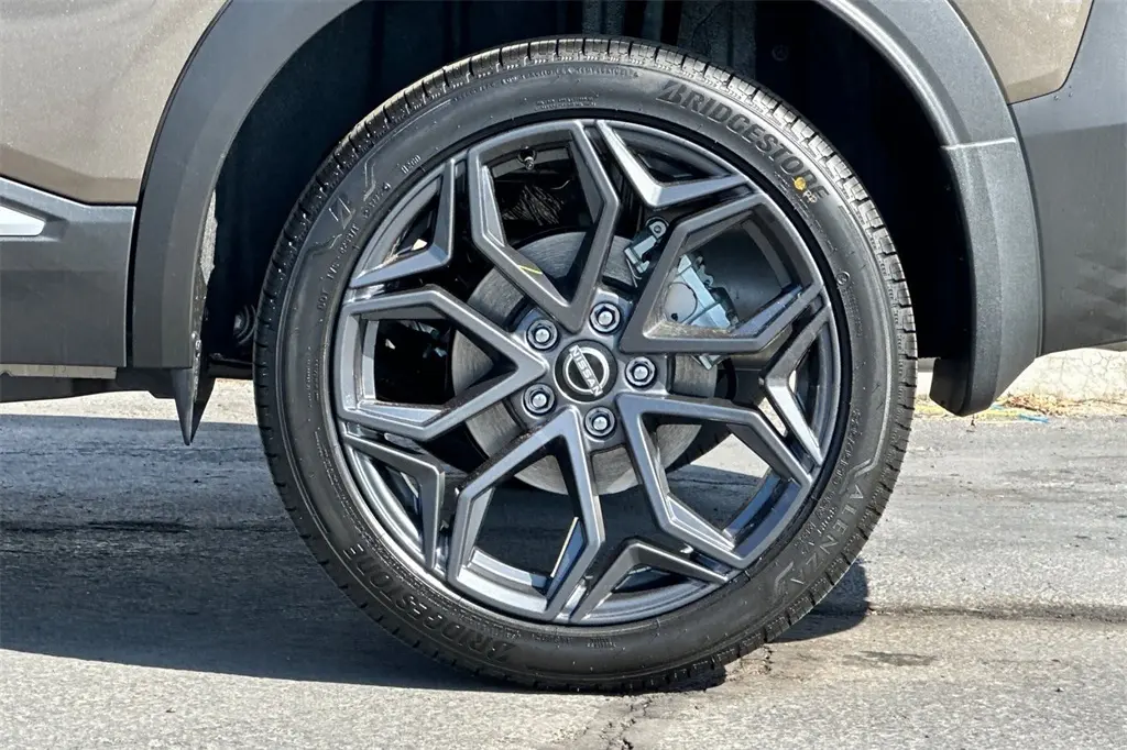 2026 Nissan Kicks SR photo 23