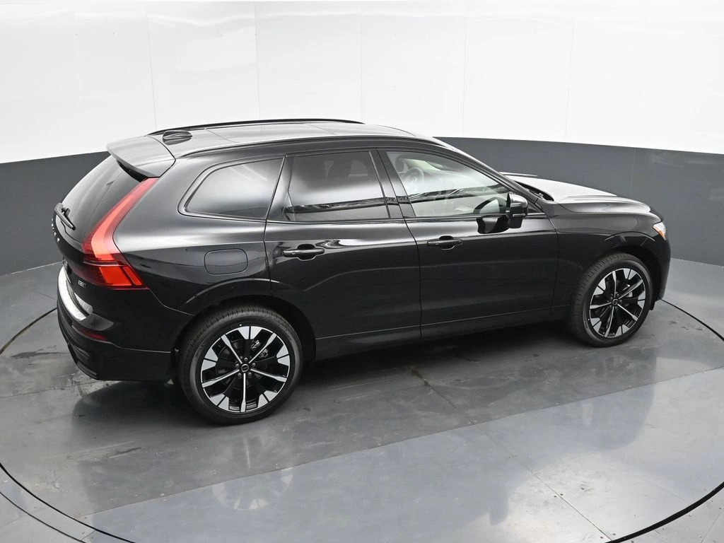 2026 Volvo XC60 Plus - Photo 32