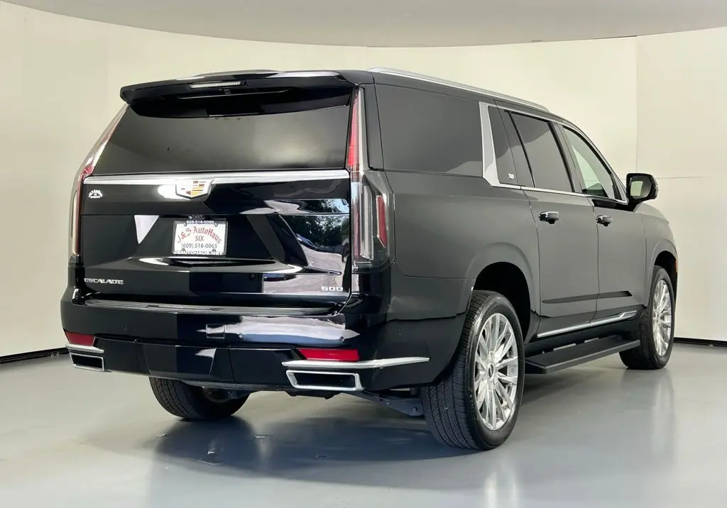 2022 Cadillac Escalade ESV Premium Luxury photo 4