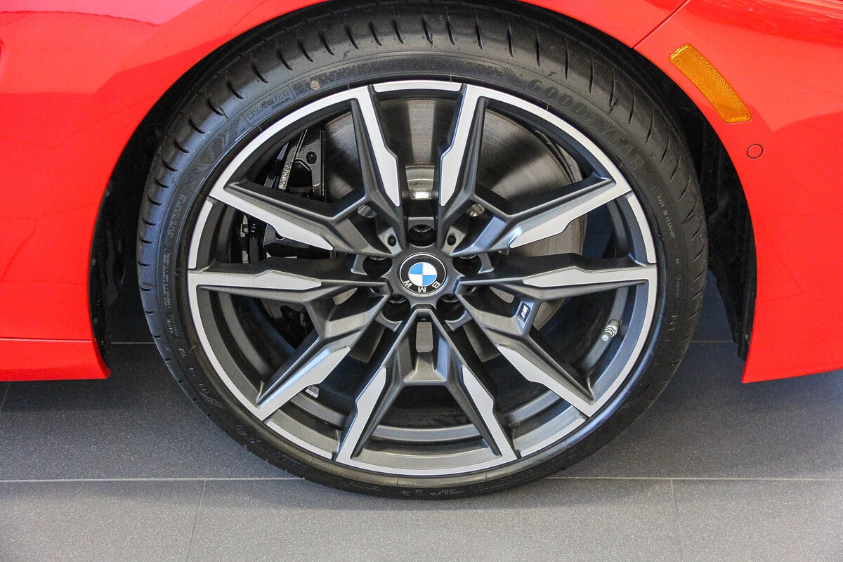 2026 BMW 8 Series M850i - Photo 9