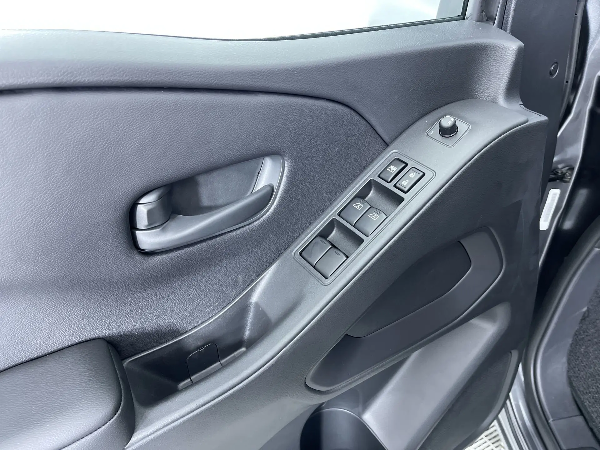 2026 Nissan Frontier Crew Cab SV photo 11