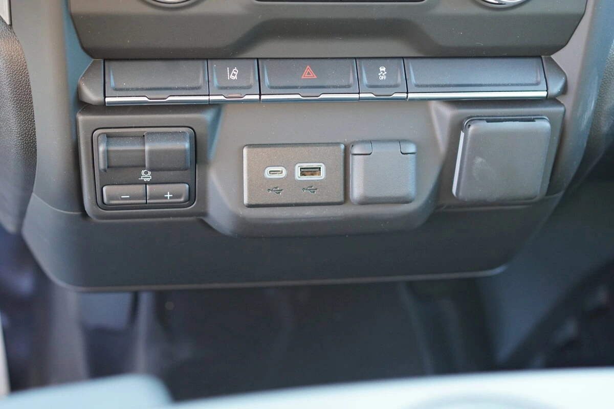 2025 GMC Sierra 3500 Chassis Cab Pro - Photo 31