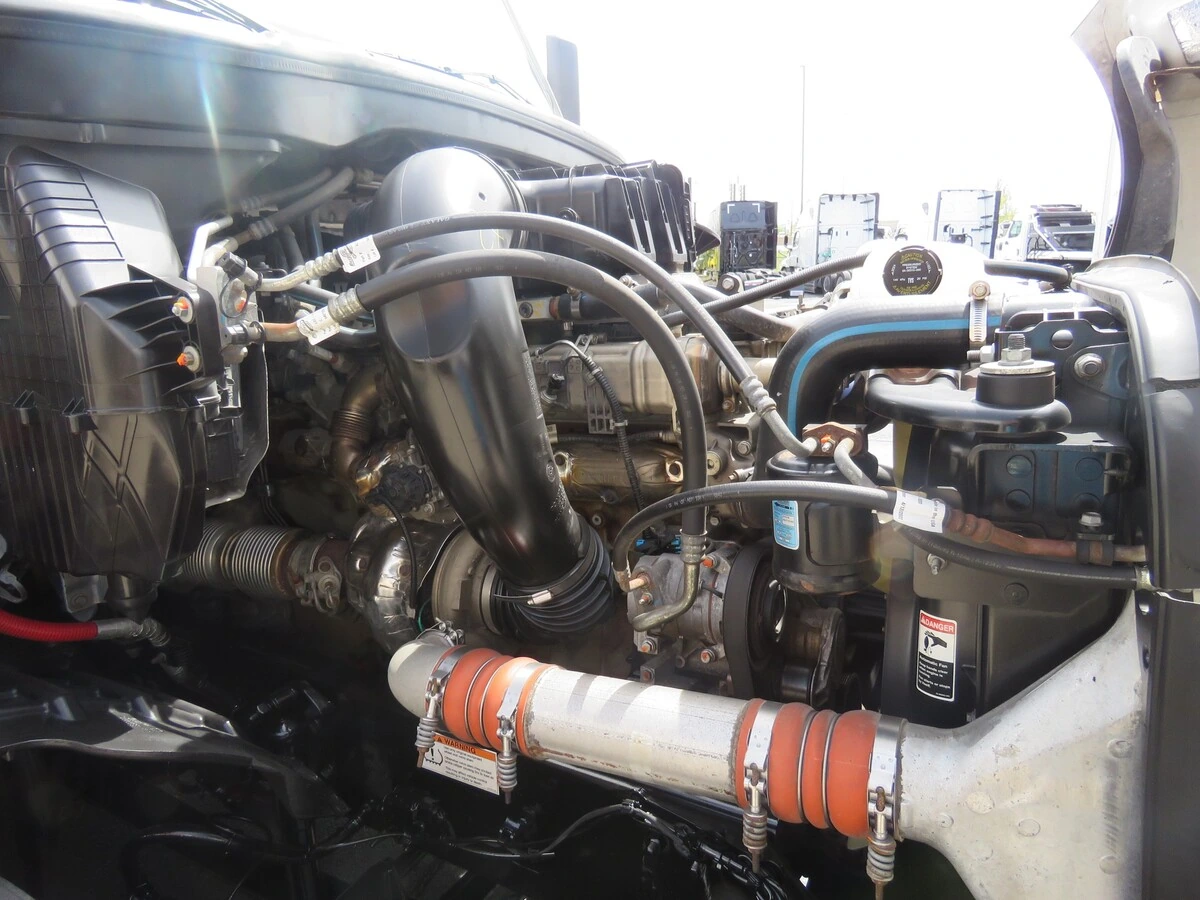 2023 Freightliner Cascadia - image 12