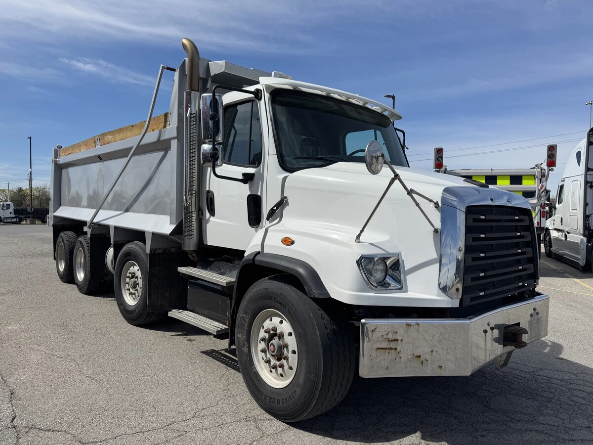 2013 Freightliner 114SD — photo 6