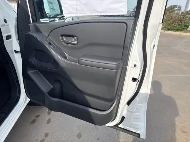 2026 Nissan Frontier SV photo 12