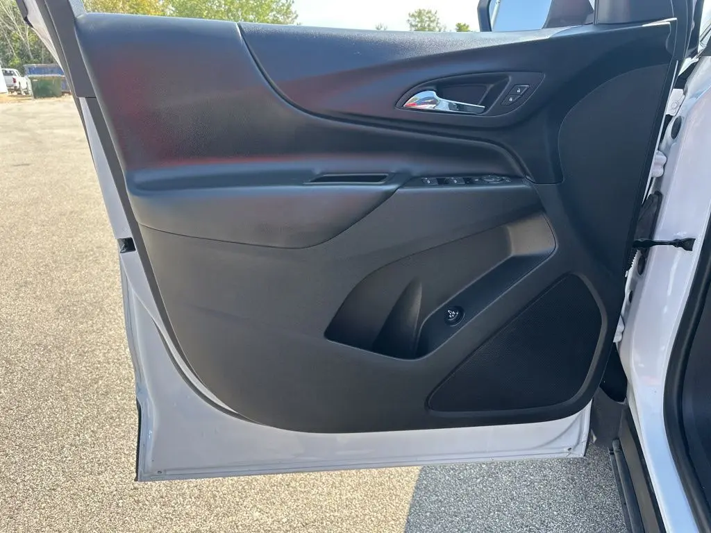 2024 Chevrolet Equinox LT photo 9