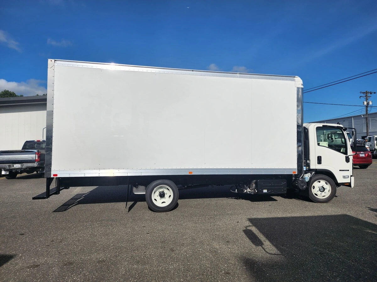 2025 Isuzu NRR — photo 3
