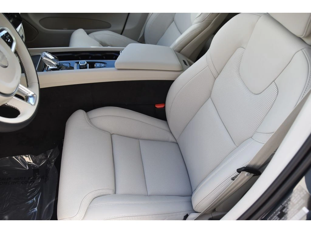 2026 Volvo - image 11