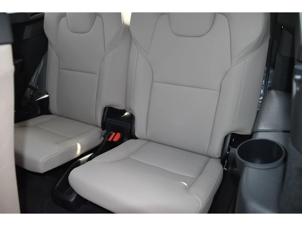 2026 Volvo - image 16