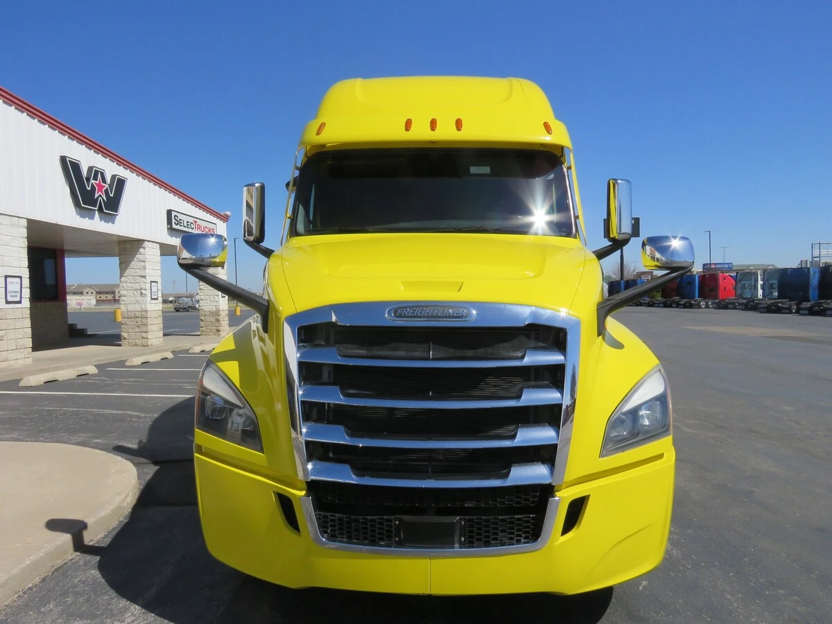 2022 Freightliner Cascadia - image 11