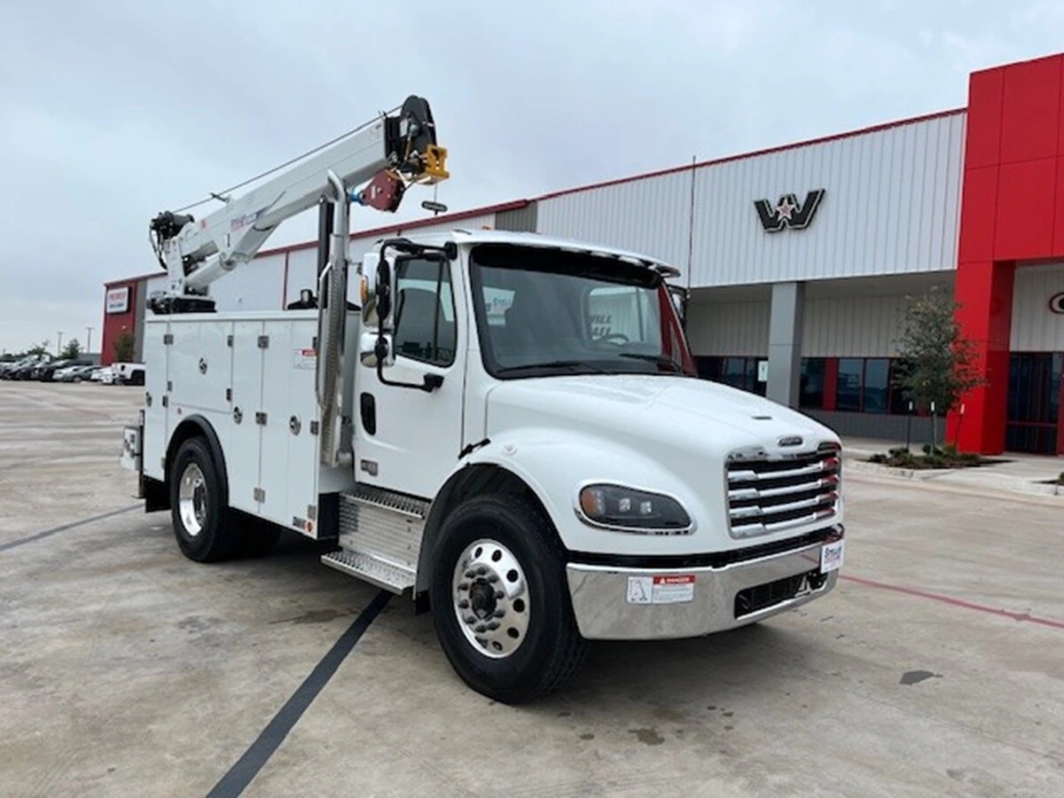 2027 Freightliner M2 106 — photo 3