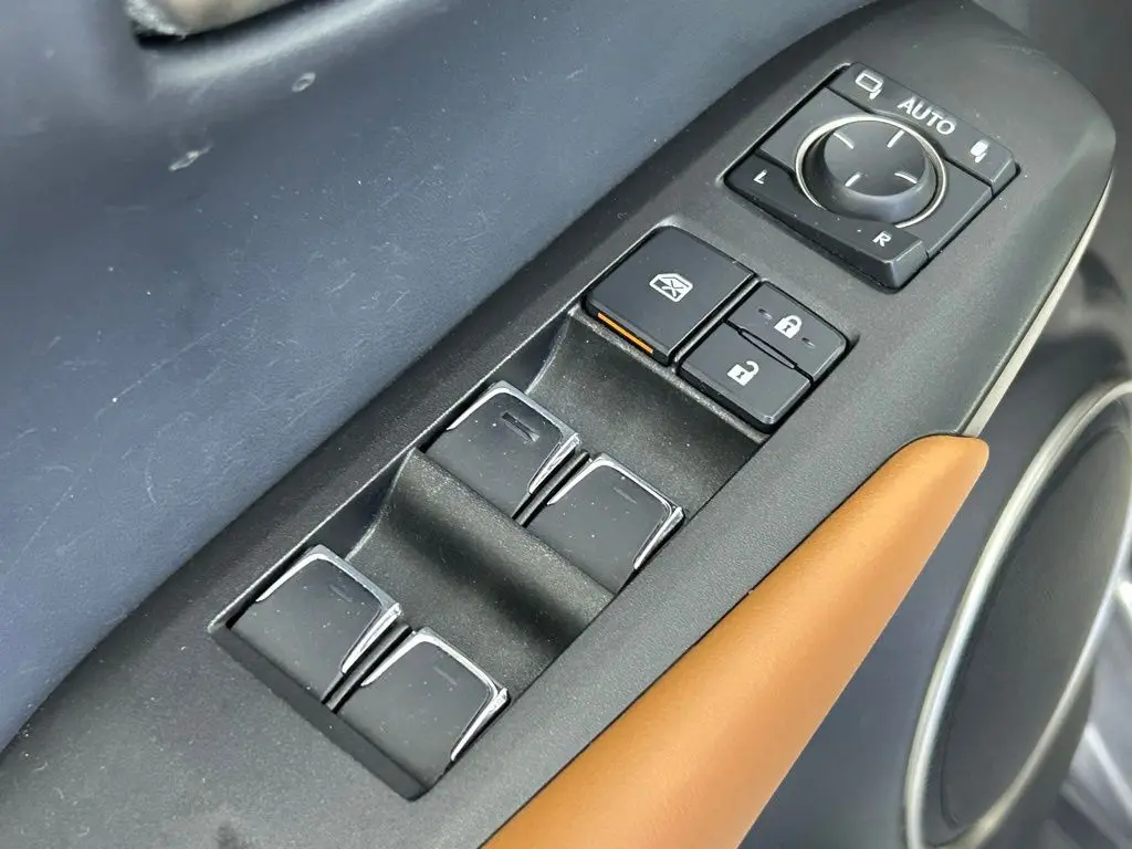 2020 Lexus NX 300 photo 32