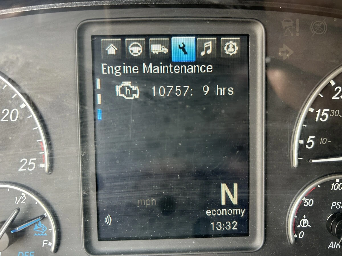 2022 Freightliner Cascadia - image 22