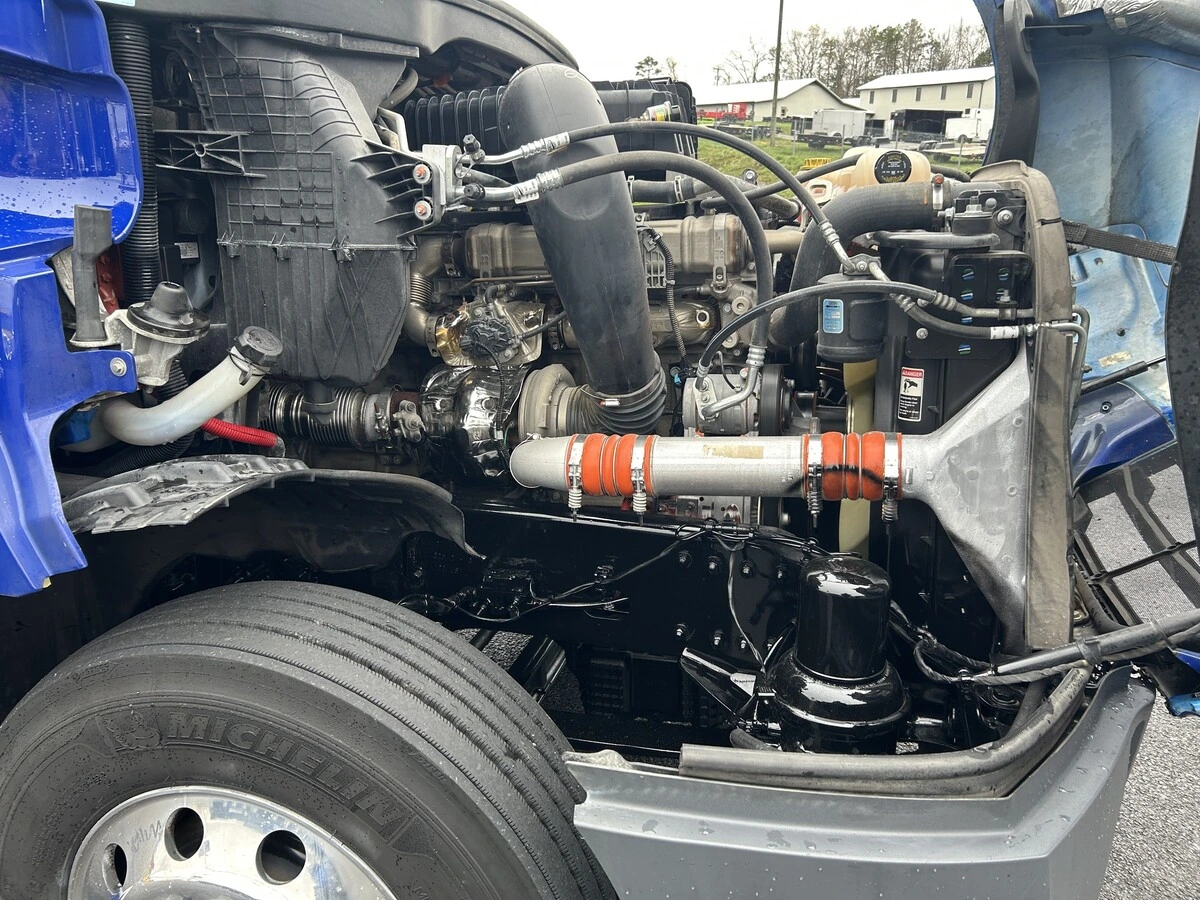 2022 Freightliner Cascadia - image 11