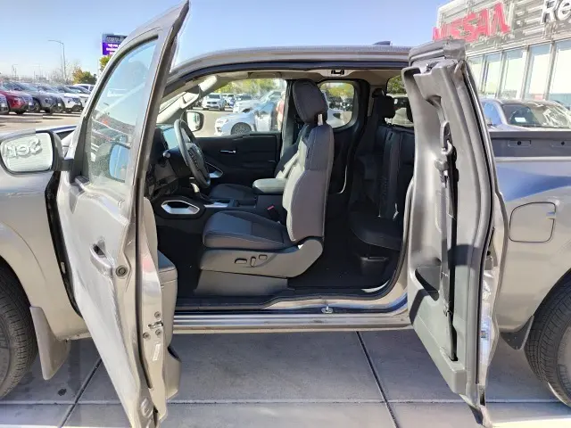2025 Nissan Frontier SV photo 7