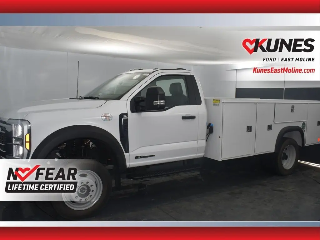 2025 Ford F-450 Super Duty Chassis Cab XL's photo