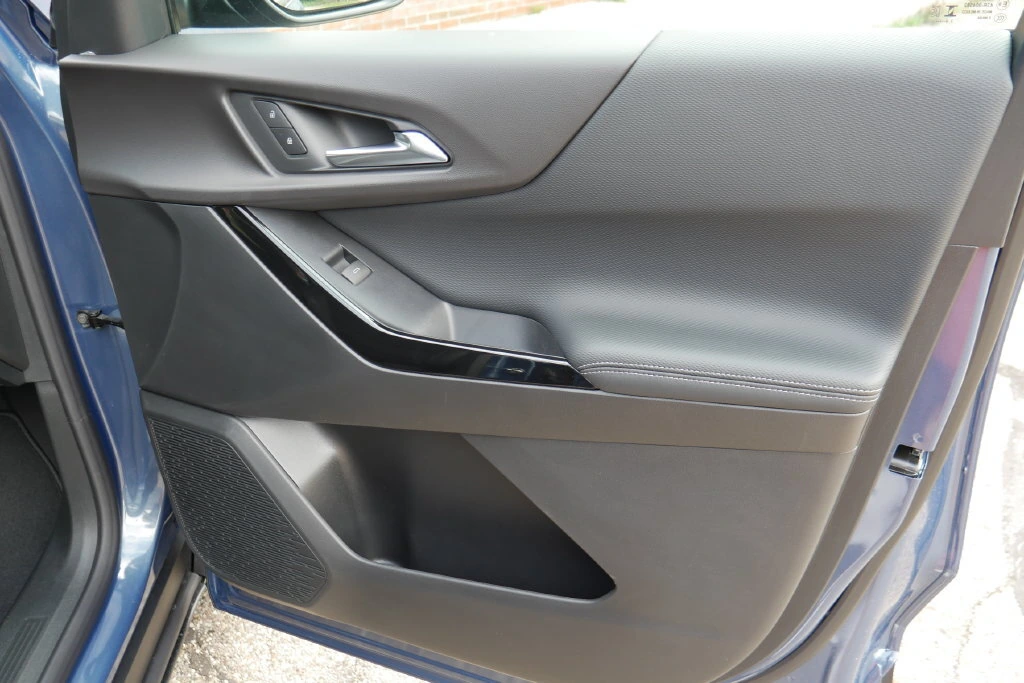 2027 Chevrolet Equinox LT - Photo 10