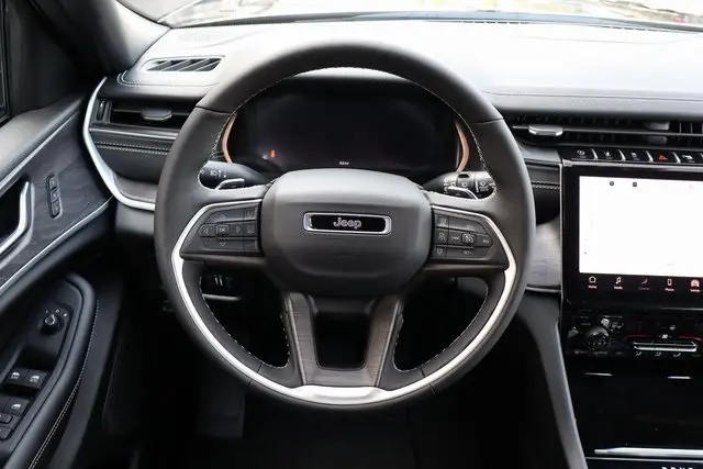 2025 Jeep Grand Cherokee Limited photo 14