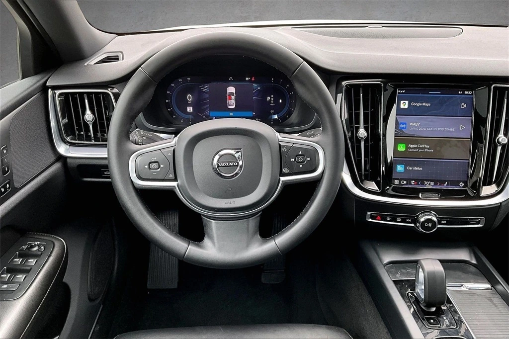 2023 Volvo - image 8