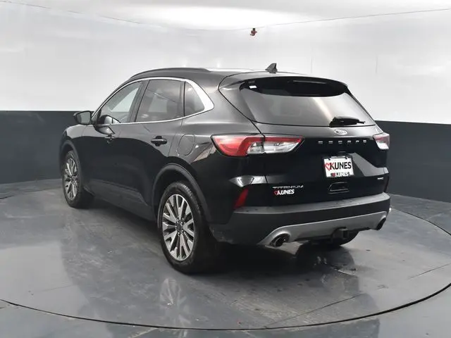2022 Ford Escape Titanium photo 5