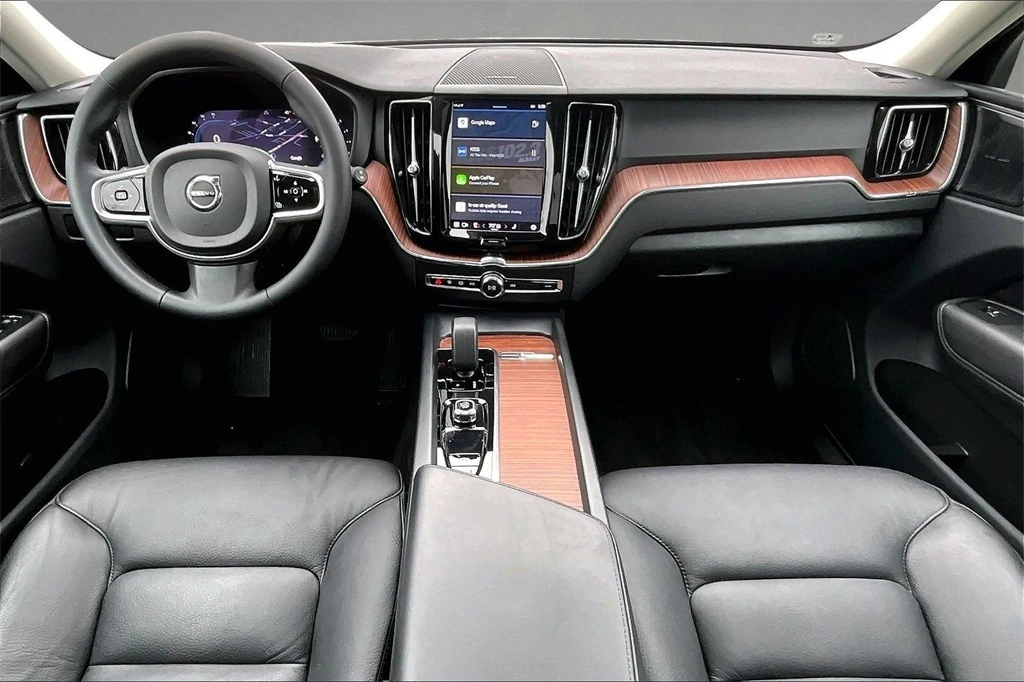 2023 Volvo - image 7