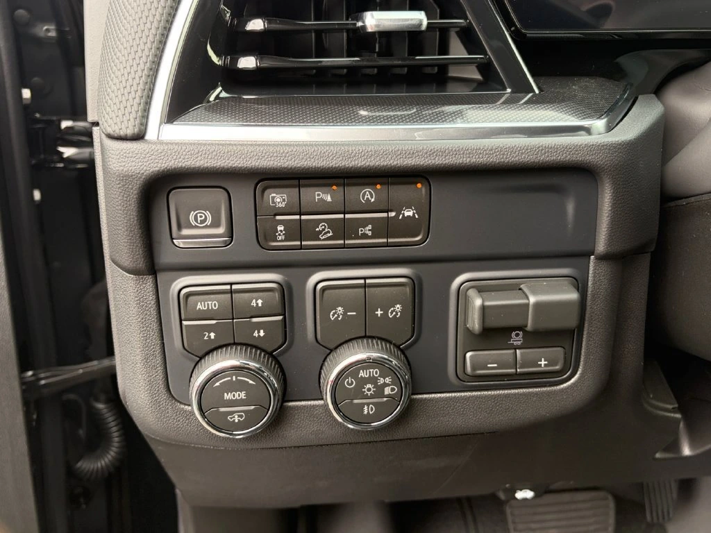 2026 Chevrolet Suburban RST - Photo 19