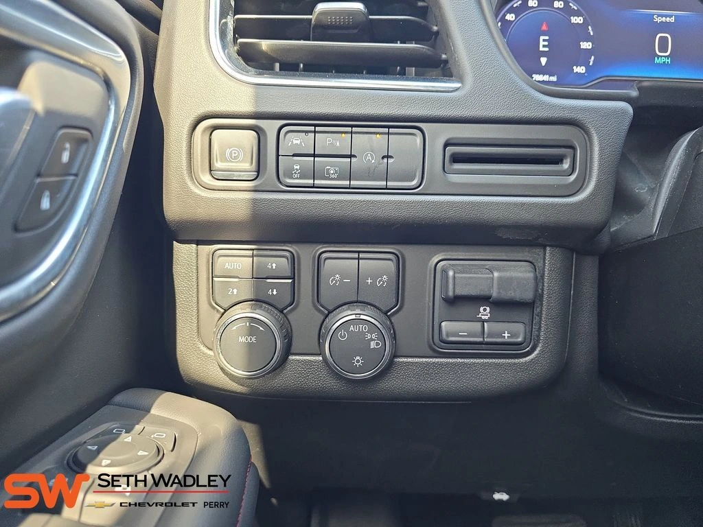 2024 Chevrolet Suburban RST - Photo 27