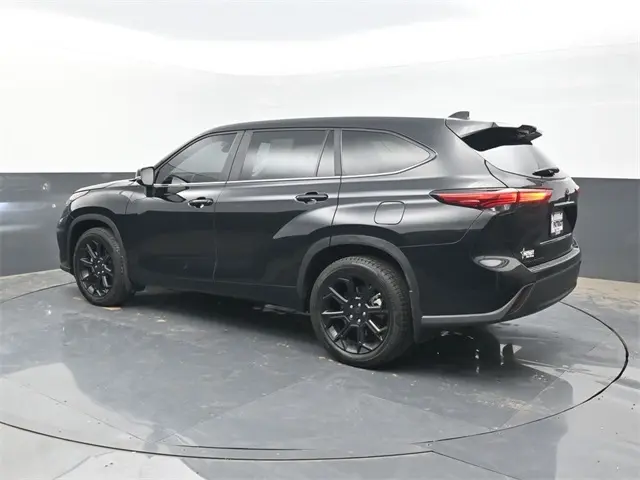 2023 Toyota Highlander L photo 3