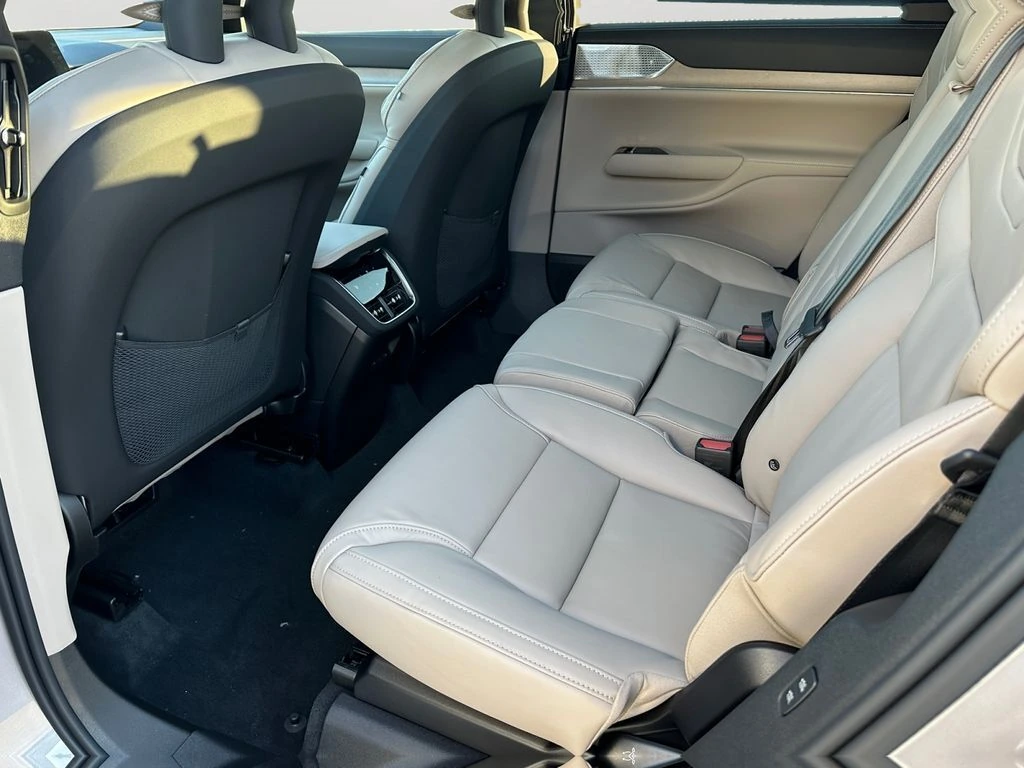 2026 Volvo - image 10