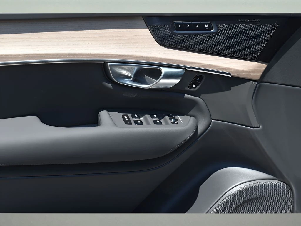 2026 Volvo - image 27