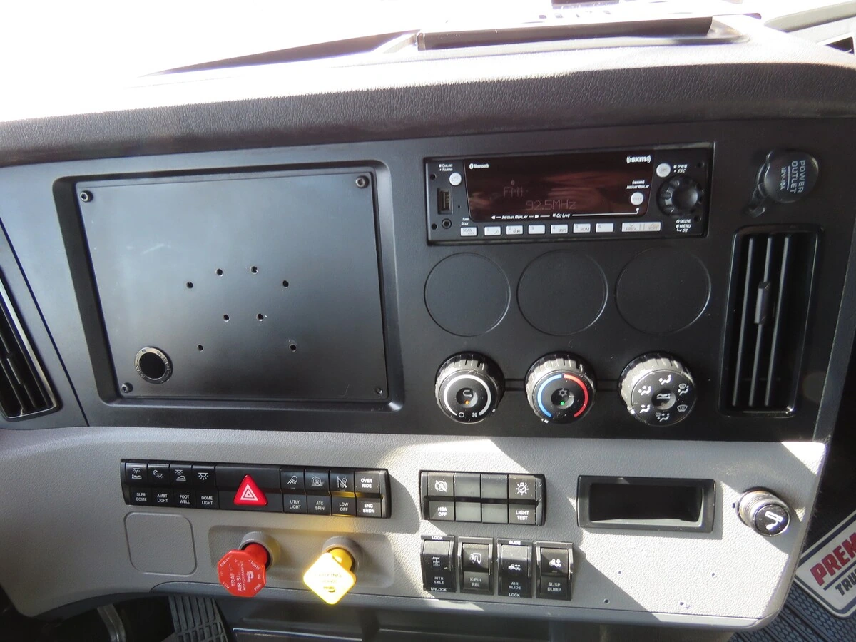 2022 Freightliner Cascadia - image 20