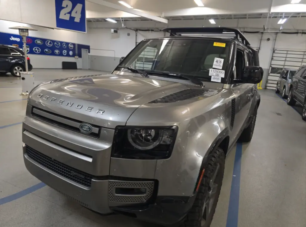 2023 Land Rover Defender X-Dynamic SE's photo