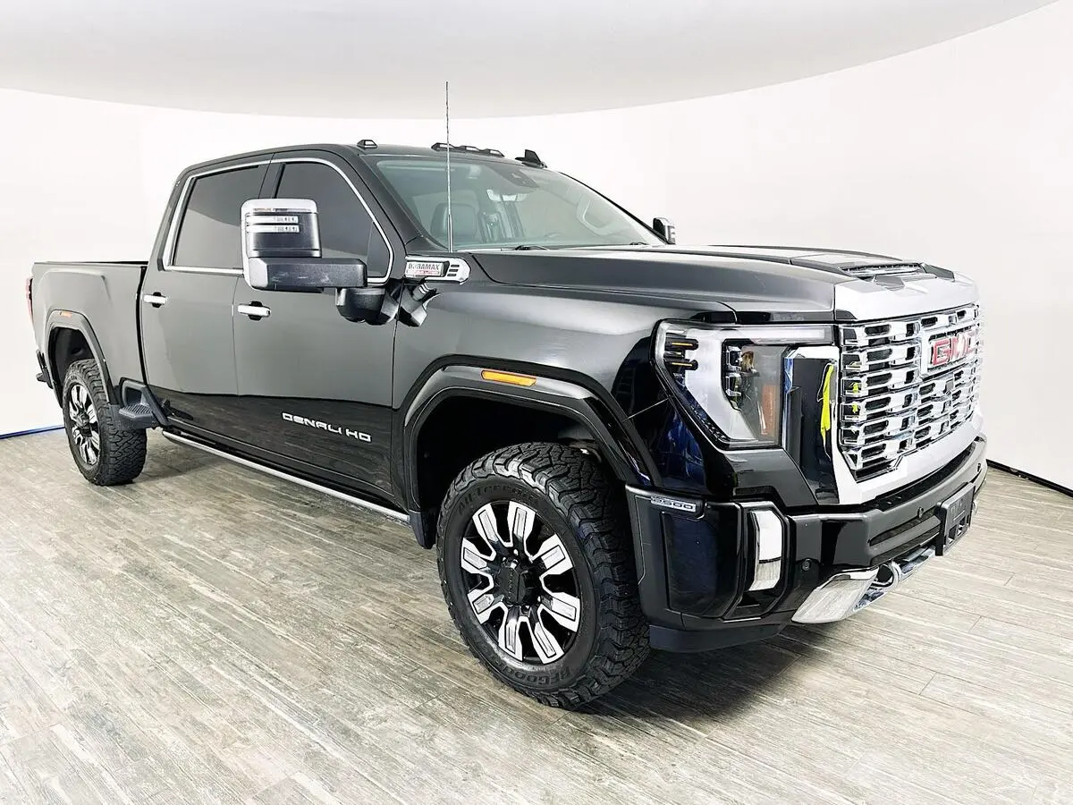 2024 GMC Sierra 2500HD Denali's photo