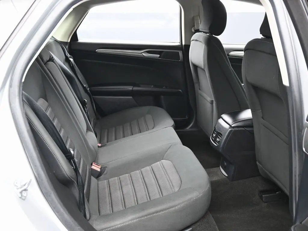 2019 Ford Fusion SE Hybrid photo 20