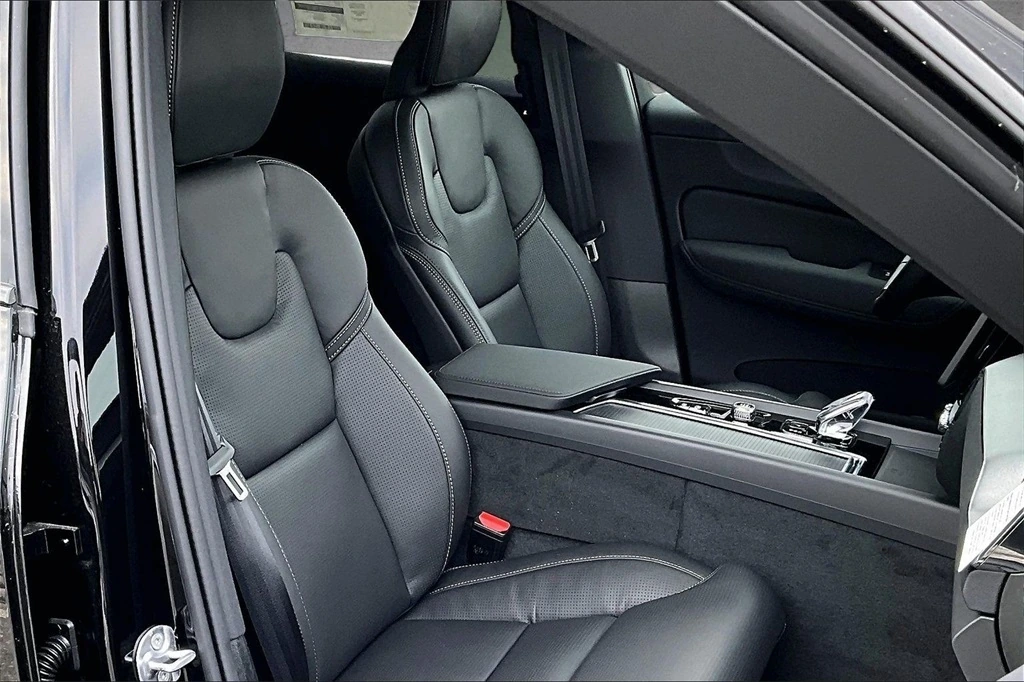 2026 Volvo - image 11