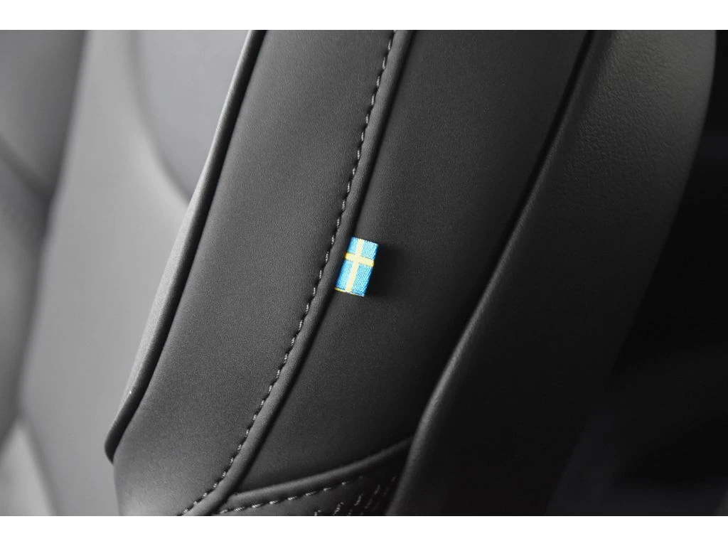 2026 Volvo - image 40