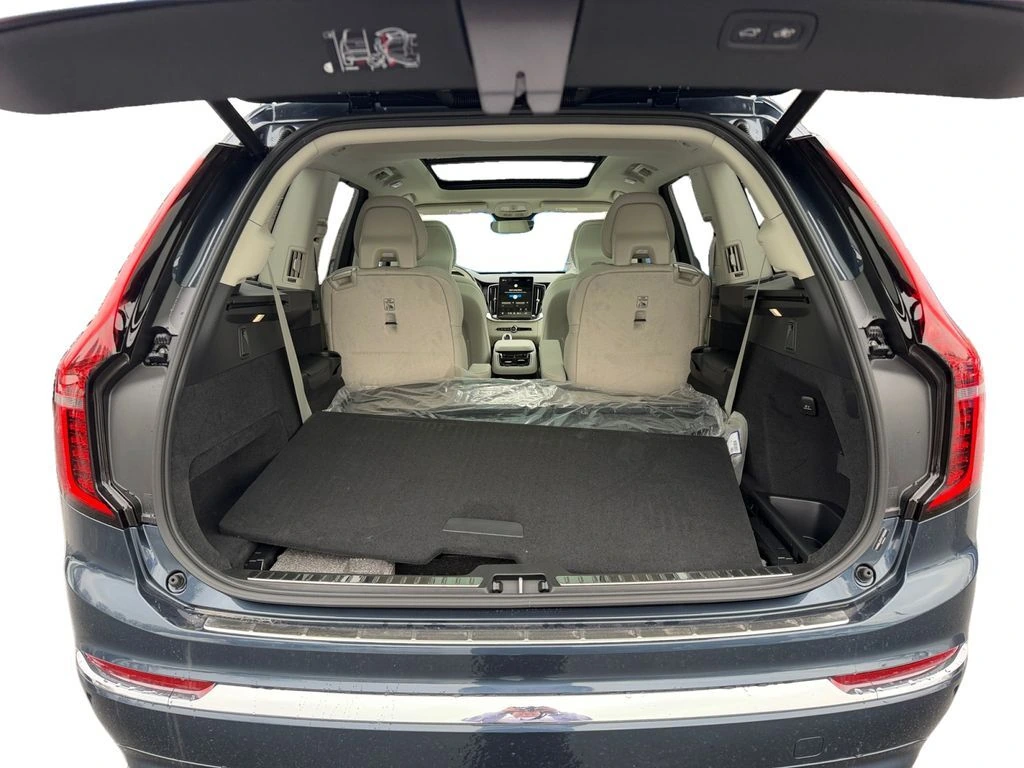2026 Volvo - image 9