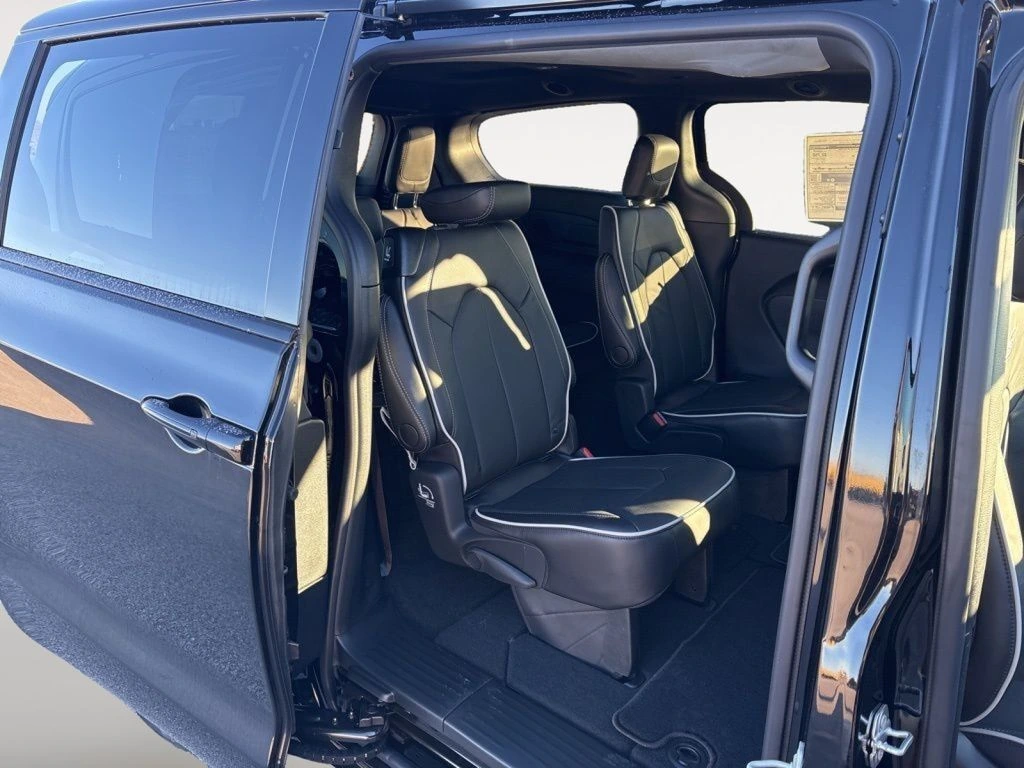 2026 Chrysler Pacifica Limited - Photo 22