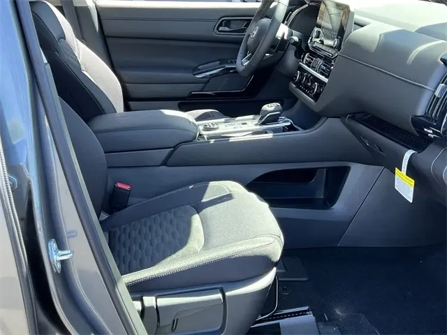 2025 Nissan Pathfinder SV photo 23